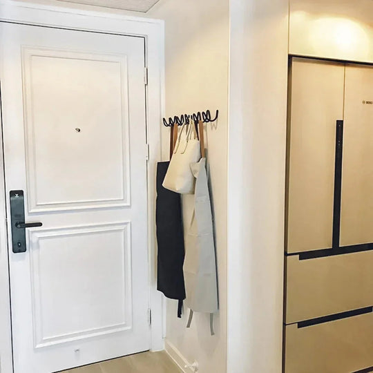 Curviac - Wandmontierte Garderobe