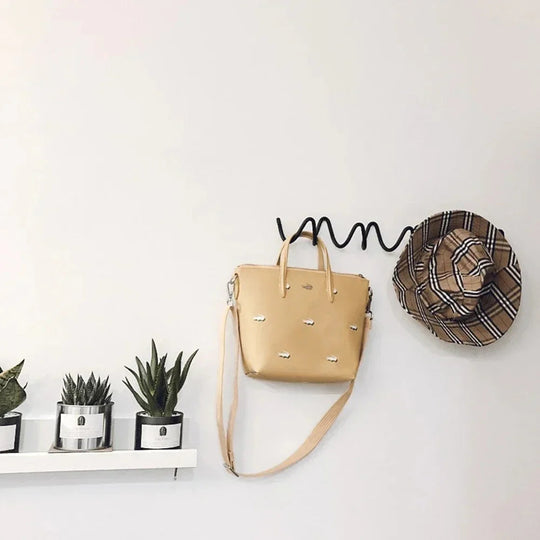 Curviac - Wandmontierte Garderobe