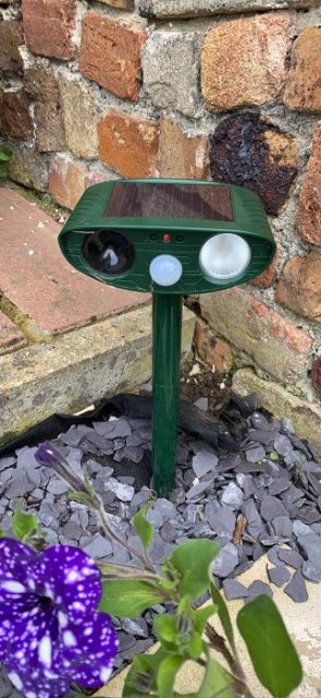 SolarGarden - Solargetriebenes Ultraschall-Tierabwehrgerät