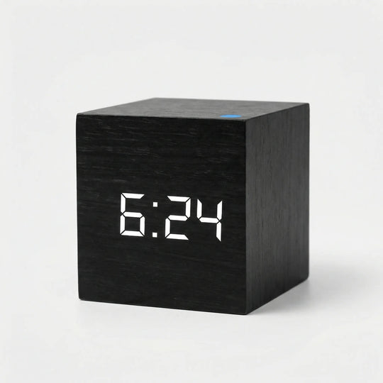 TimeCubeX - Digitales Quadratisches Tischgerät Decorique.de