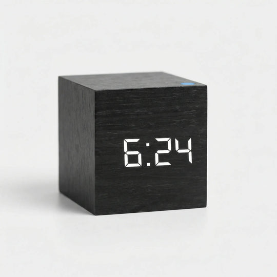 TimeCubeX - Digitales Quadratisches Tischgerät Schwarz-Weiß Decorique.de