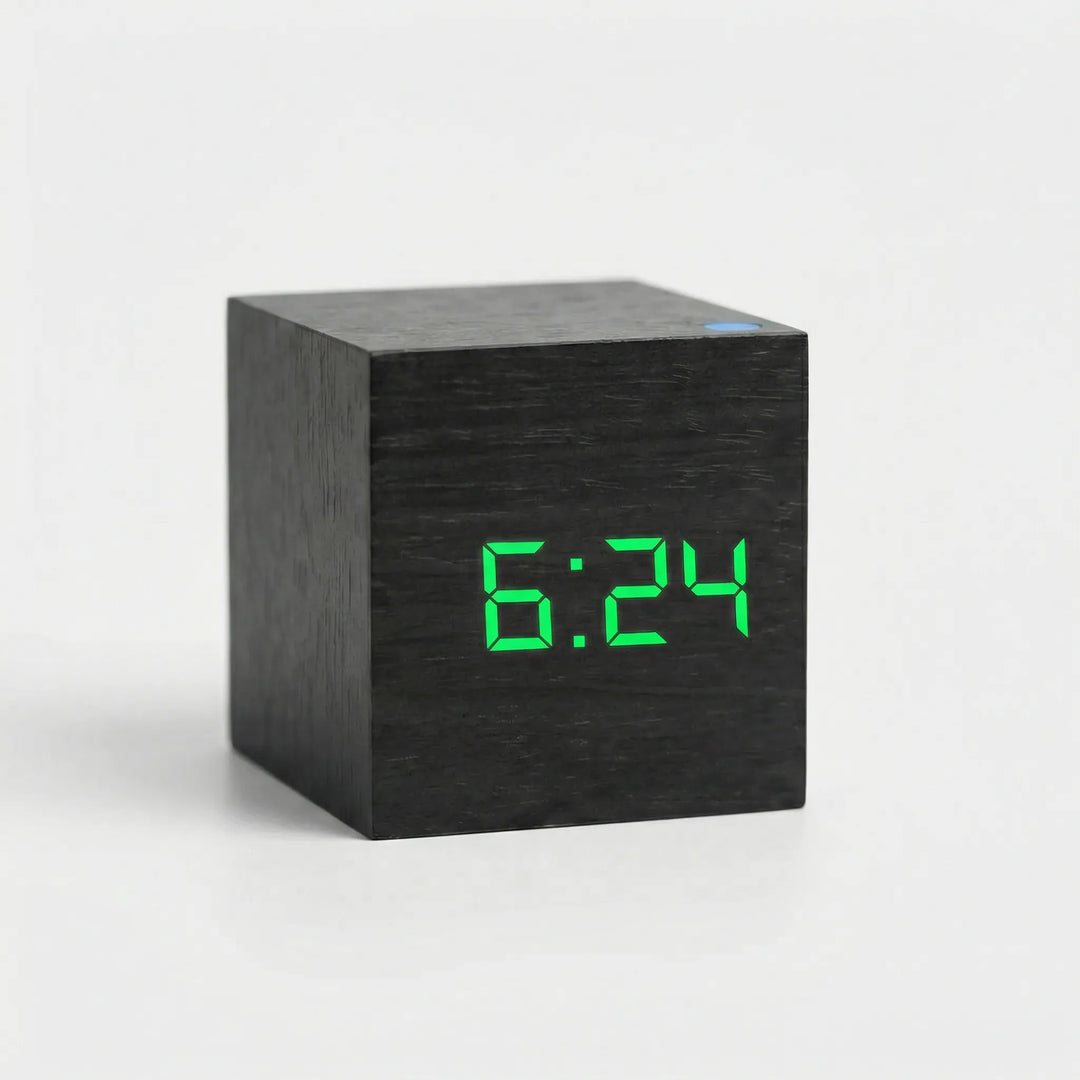 TimeCubeX - Digitales Quadratisches Tischgerät Schwarz-Grün Decorique.de