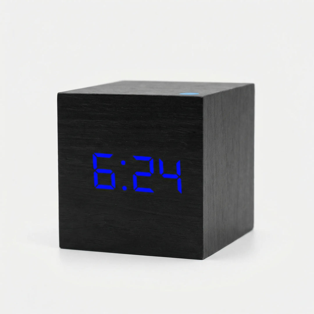 TimeCubeX - Digitales Quadratisches Tischgerät Schwarz-Blau Decorique.de