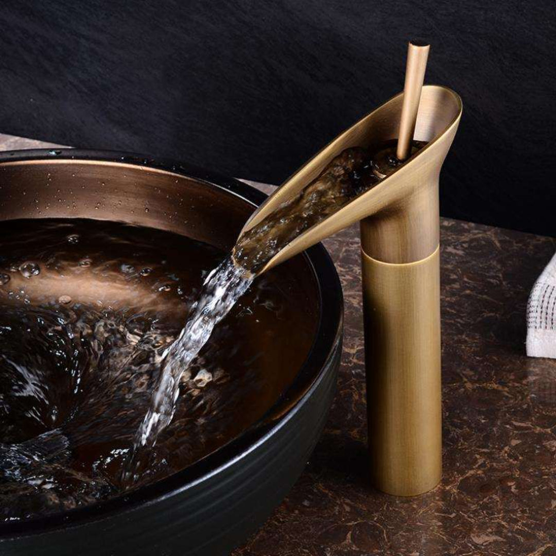 ElegantFlow | Luxuriöser Wasserhahn mit Wasserfall Decorique.de