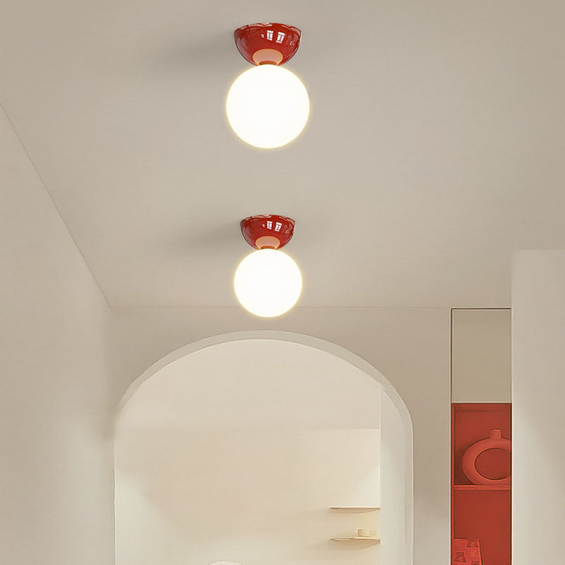GloBello | Zeitlose Kugelleuchte aus Glas & Eisen Rot Decorique.de