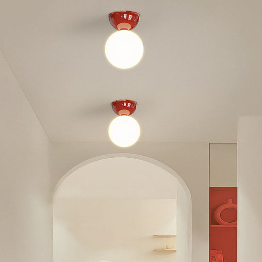 GloBello | Zeitlose Kugelleuchte aus Glas & Eisen Rot Decorique.de