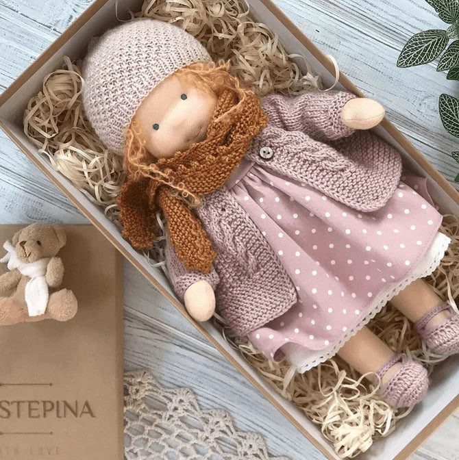 LittleCarol | Handgemachte Waldorf-Puppe – Sanft, Waschbar & Langlebig E Decorique.de