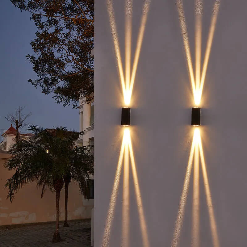 LumaBloc | Moderne Außenleuchte aus Aluminium Groß - Drei Strahlen nach oben und unten Decorique.de