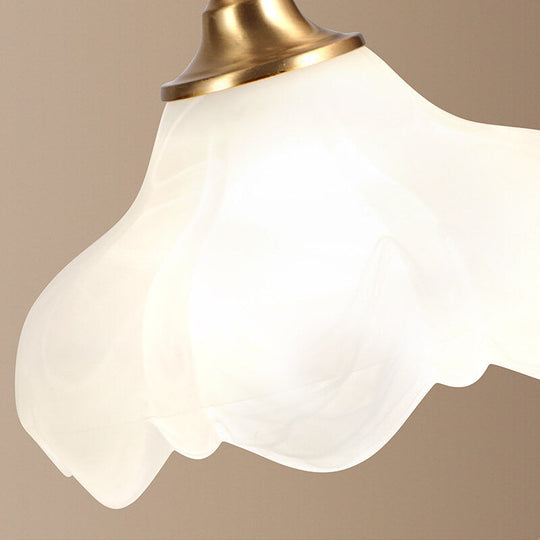 LumaFlora | Vintage Messing Glas Blütenblatt Schirm 1-Licht Tischlampe Decorique.de