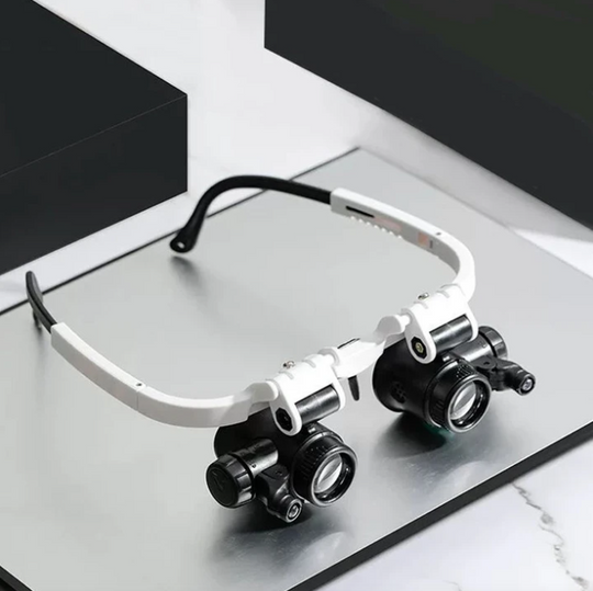 SharpSight | LED Lupenbrille - Helles Licht und einstellbarer Zoom Decorique.de