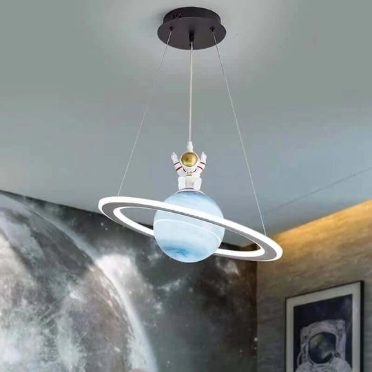 StarSphere | LED-Hängelampe im magischen Planeten-Design Blaue Erde B (Mit Astronaut) 3-Farb-Temperaturen Decorique.de