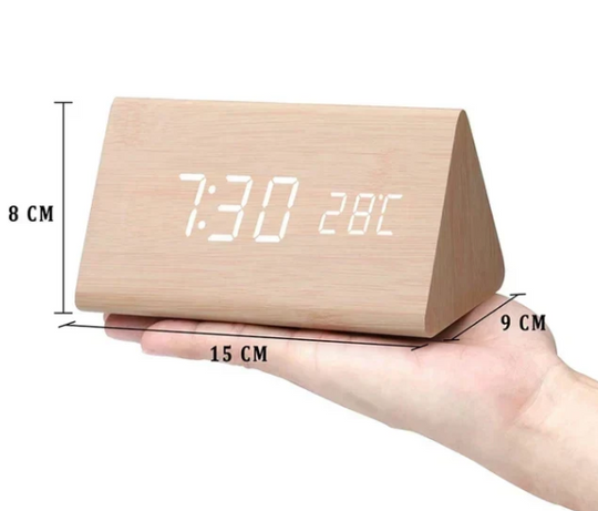 TimberLite | Minimalistische LED-Holzuhr mit Stil Holz-dreieckig Decorique.de