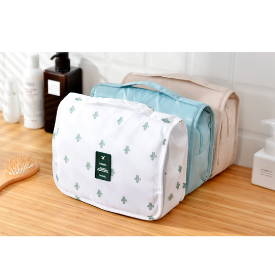 TravelEase | Wasserabweisende Reise-Kosmetiktasche mit Haken Weiss mit Kaktus Decorique.de