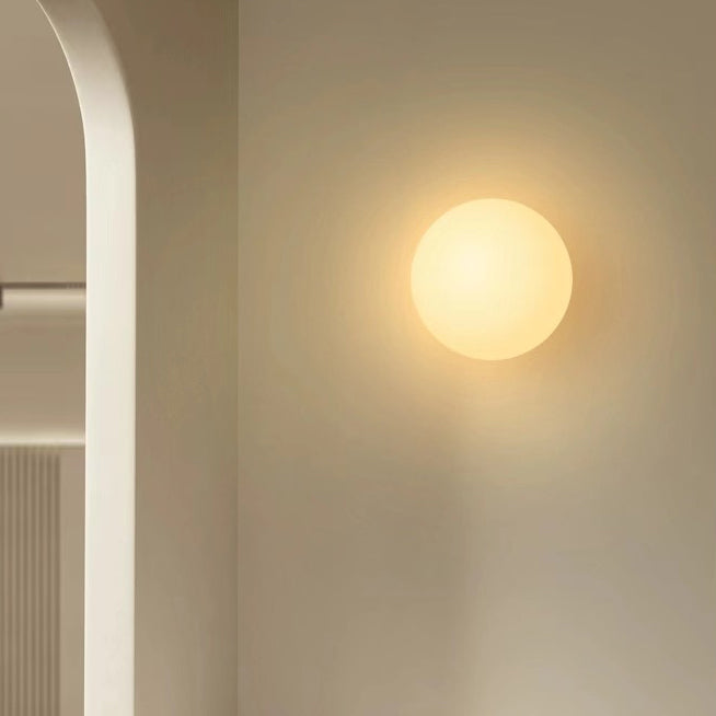WhiteDome | Moderne Wandleuchte mit Glaskugel Groß - 18 cm Decorique.de