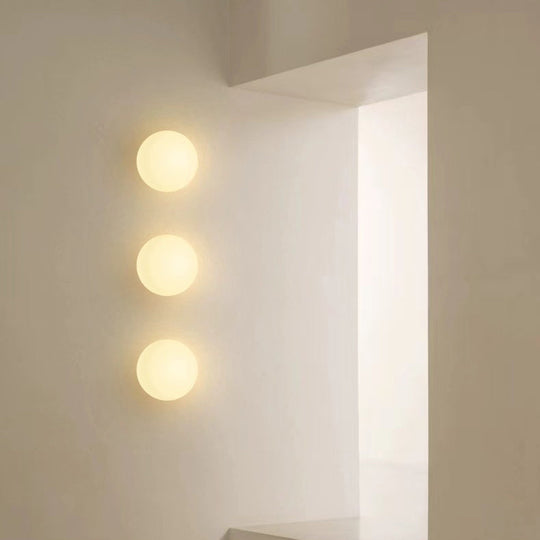 WhiteDome | Moderne Wandleuchte mit Glaskugel Klein - 12 cm Decorique.de